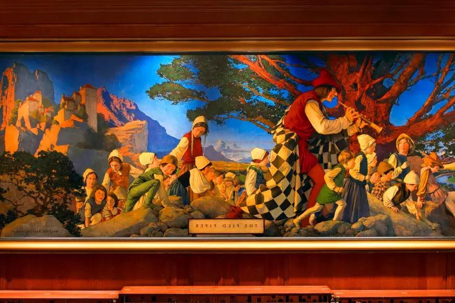 皇宫酒店花衣魔笛手的壁画